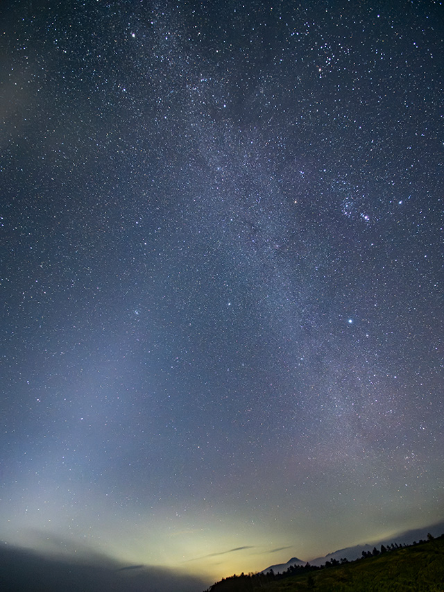 写真家北山輝泰がM.ZUIKO DIGITAL ED 7-14mm F2.8 PROで撮影した星空の写真7 黄道光