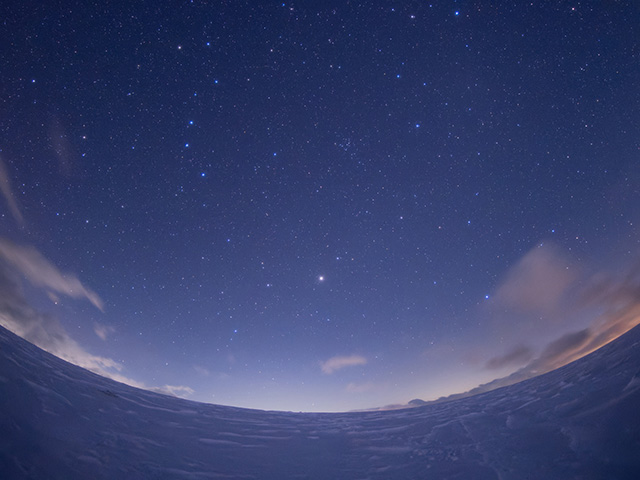 写真家北山輝泰がM.ZUIKO DIGITAL ED 8mm F1.8 Fisheye PROで撮影した星空の写真1