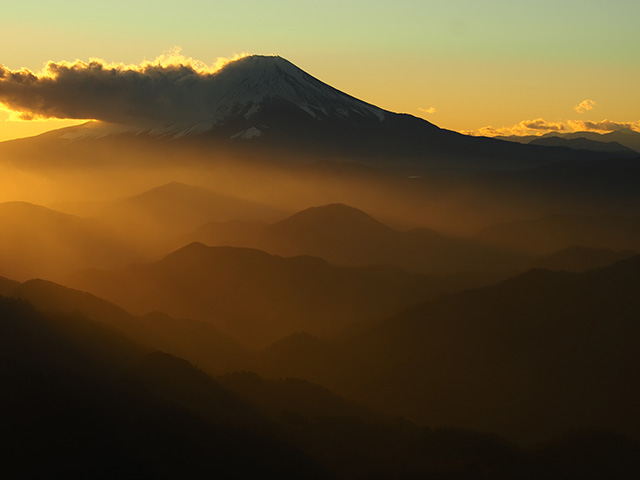 写真家川野恭子がM.ZUIKO DIGITAL ED 12-45mm F4.0 PROで撮影した山頂からの景色