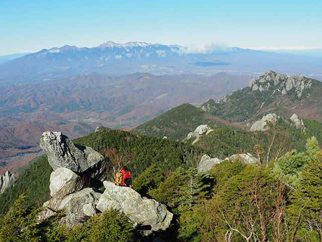 写真家川野恭子がM.ZUIKO DIGITAL ED 25mm F1.2 PROで撮影した金峰山から瑞牆山への稜線