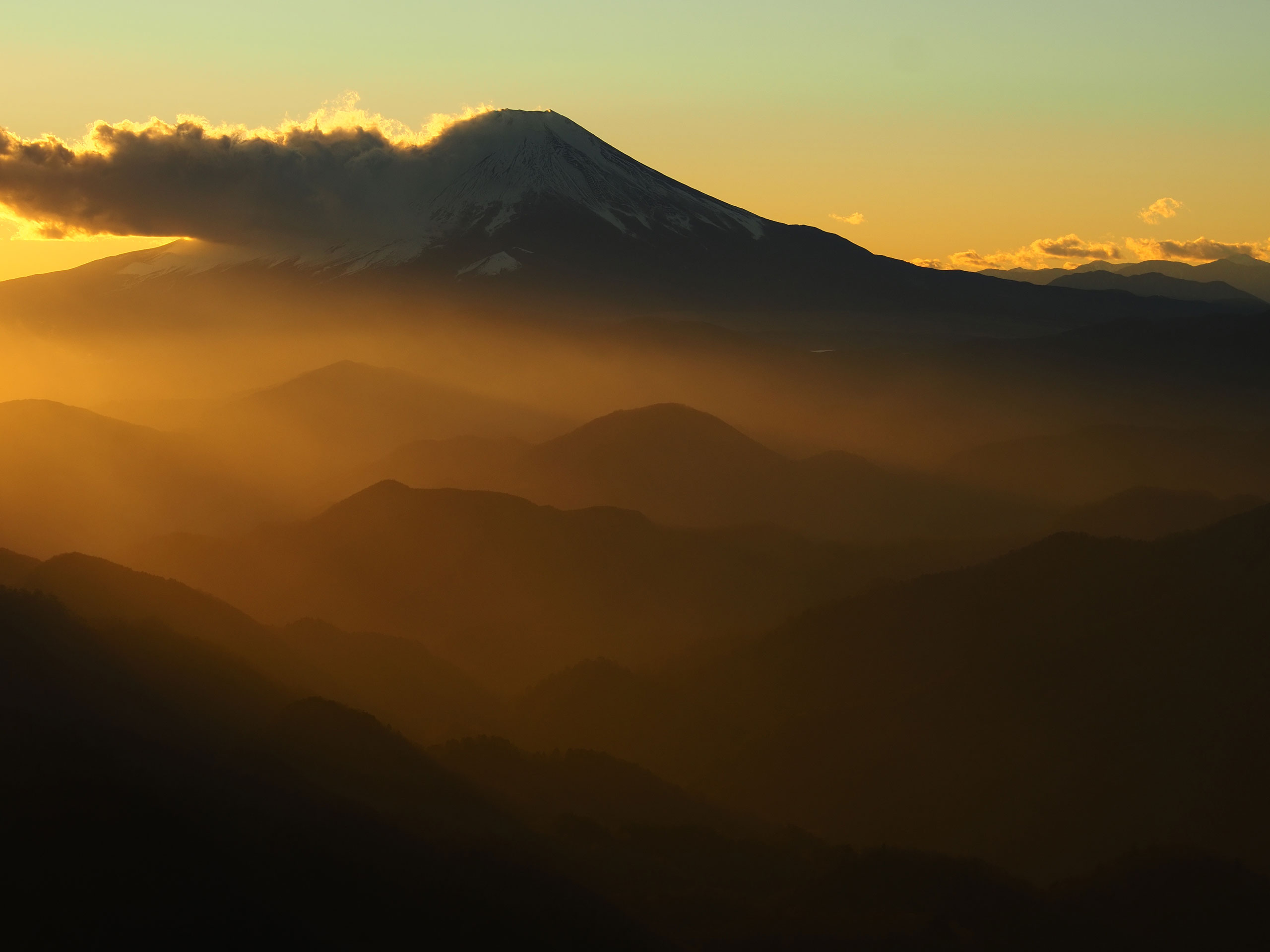 写真家川野恭子がM.ZUIKO DIGITAL ED 12-45mm F4.0 PROで撮影した塔ノ岳から見る富士山