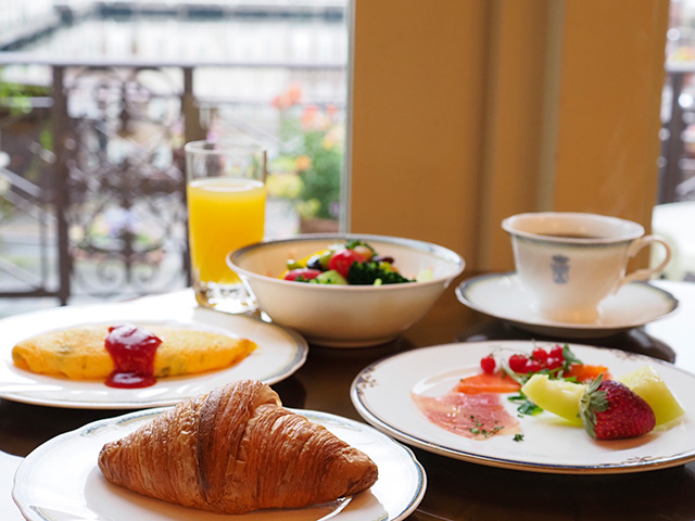 写真家田川梨絵がM.ZUIKO DIGITAL ED 30mm F3.5 Macroで撮影したハウステンボスの朝食写真