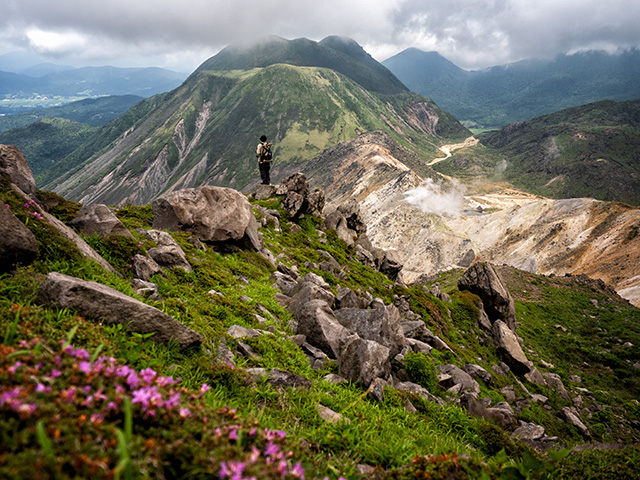 山岳写真家 平野篤がM.ZUIKO DIGITAL ED 12-40mm F2.8 PRO IIで撮影した九重連山 星生山からの火山風景の写真